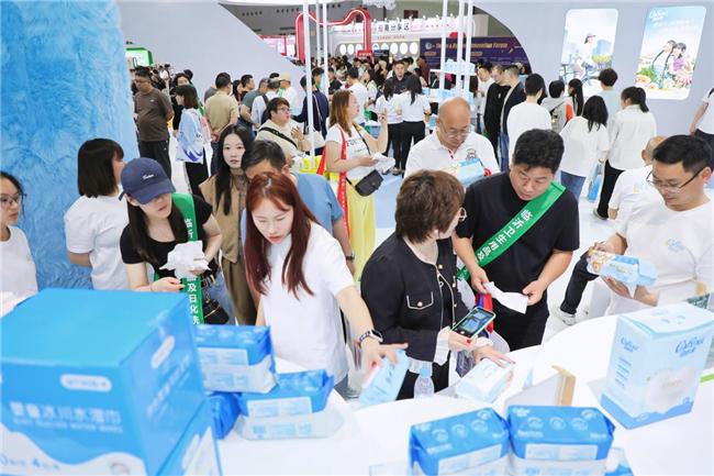 」亮相武汉生活用纸国际科技展览会j9国际站登录可心柔「柔软世界
