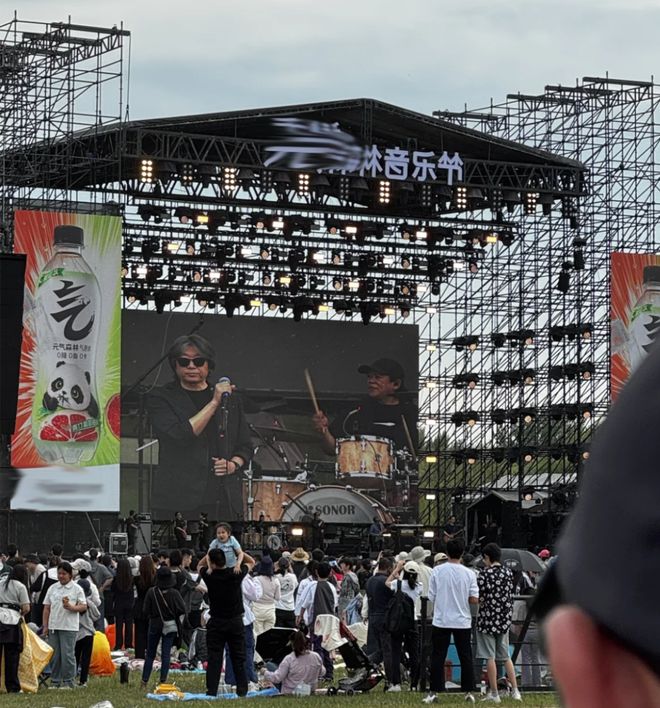 、老狼气到飙脏话这音乐节吃相太难看！j9九游真人游戏第一平台崔健被赶下台(图6)